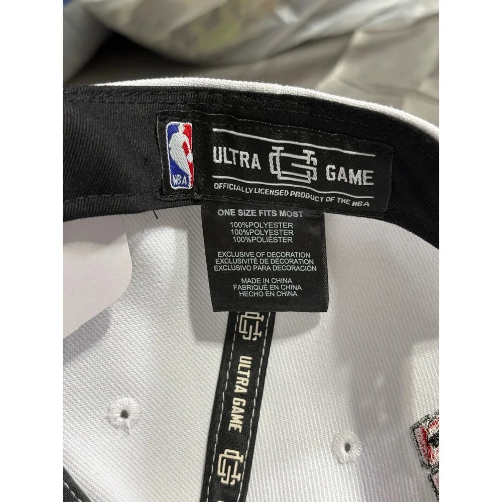 Ultra Game NBA Chicago Bulls Snapback Hat White Red Metallic Logo VGMG481F Cap